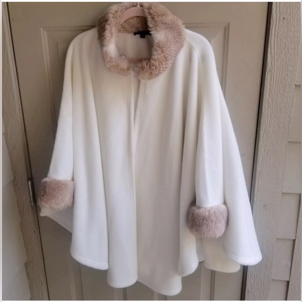 ParkHurst cape with fur trim